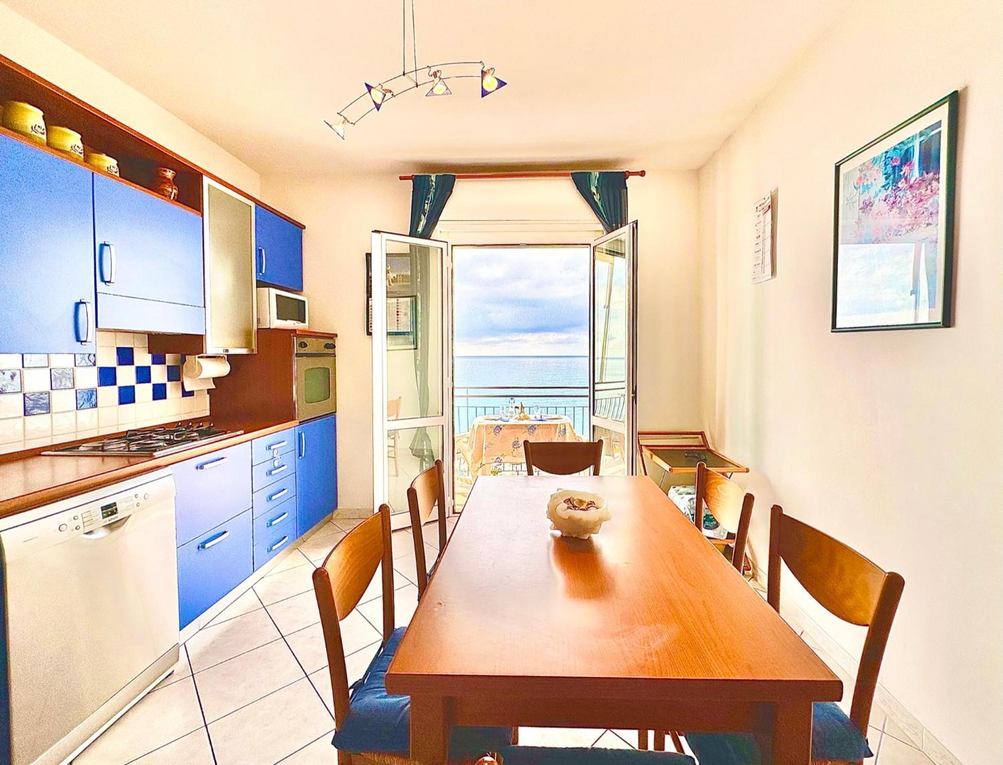 Hostdomus - Pietra Blu Apartment Pietra Ligure Exterior foto