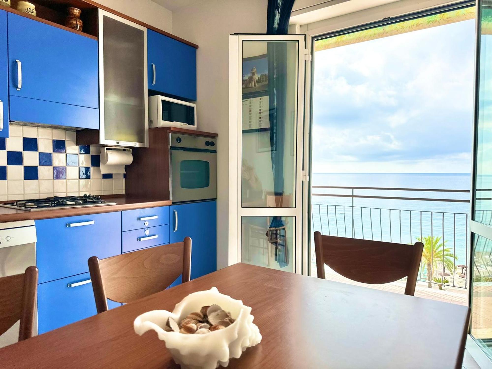 Hostdomus - Pietra Blu Apartment Pietra Ligure Exterior foto